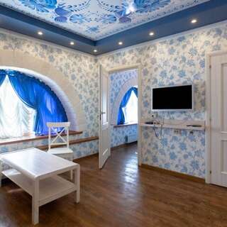 Гостиница Русское подворье Ростов Двухместный двухкомнатный "Гжель" с двуспальной кроватью-4