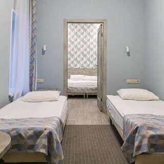 Гостиница Русское подворье Ростов Четырехместный семейный двухкомнатный первой категории-2