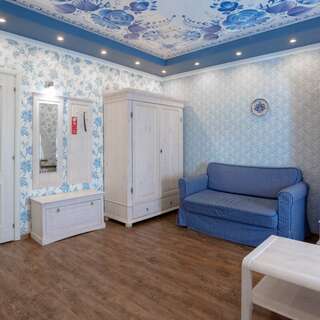 Гостиница Русское подворье Ростов Двухместный двухкомнатный "Гжель" с двуспальной кроватью-3