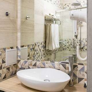 Гостиница Русское подворье Ростов Четырехместный семейный двухкомнатный первой категории-3