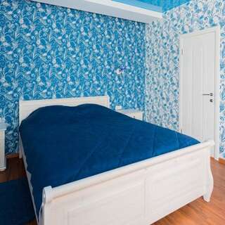 Гостиница Русское подворье Ростов Двухместный двухкомнатный "Гжель-1" первой категории с двуспальной кроватью-2