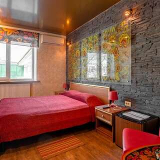 Гостиница Русское подворье Ростов Двухместный "Хохлома" первой категории с двуспальной кроватью-2