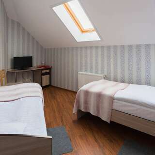 Гостиница Русское подворье Ростов Четырехместный семейный двухкомнатный первой категории-6