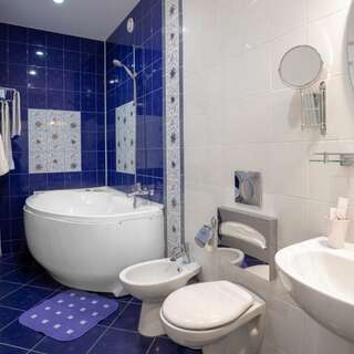 Гостиница Русское подворье Ростов Двухместный двухкомнатный "Гжель" с двуспальной кроватью-5