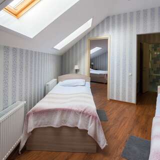 Гостиница Русское подворье Ростов Четырехместный семейный двухкомнатный первой категории-5