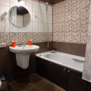 Гостиница Русское подворье Ростов Двухместный "Жостово" первой категории с двуспальной кроватью-3